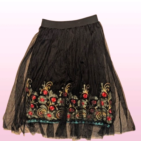 Moon Collection Black Skirt Red Roses Floral Green Embroidery Small Medium - Picture 1 of 3
